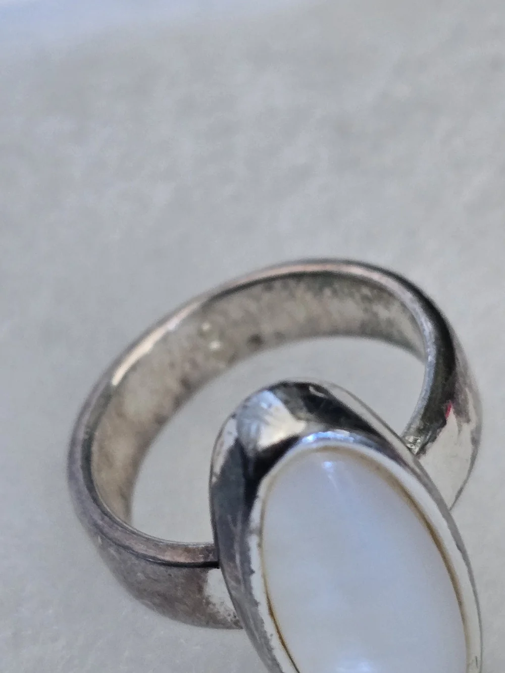 Silver White Mother Of Pearl Oval Ring Sz 7.25
